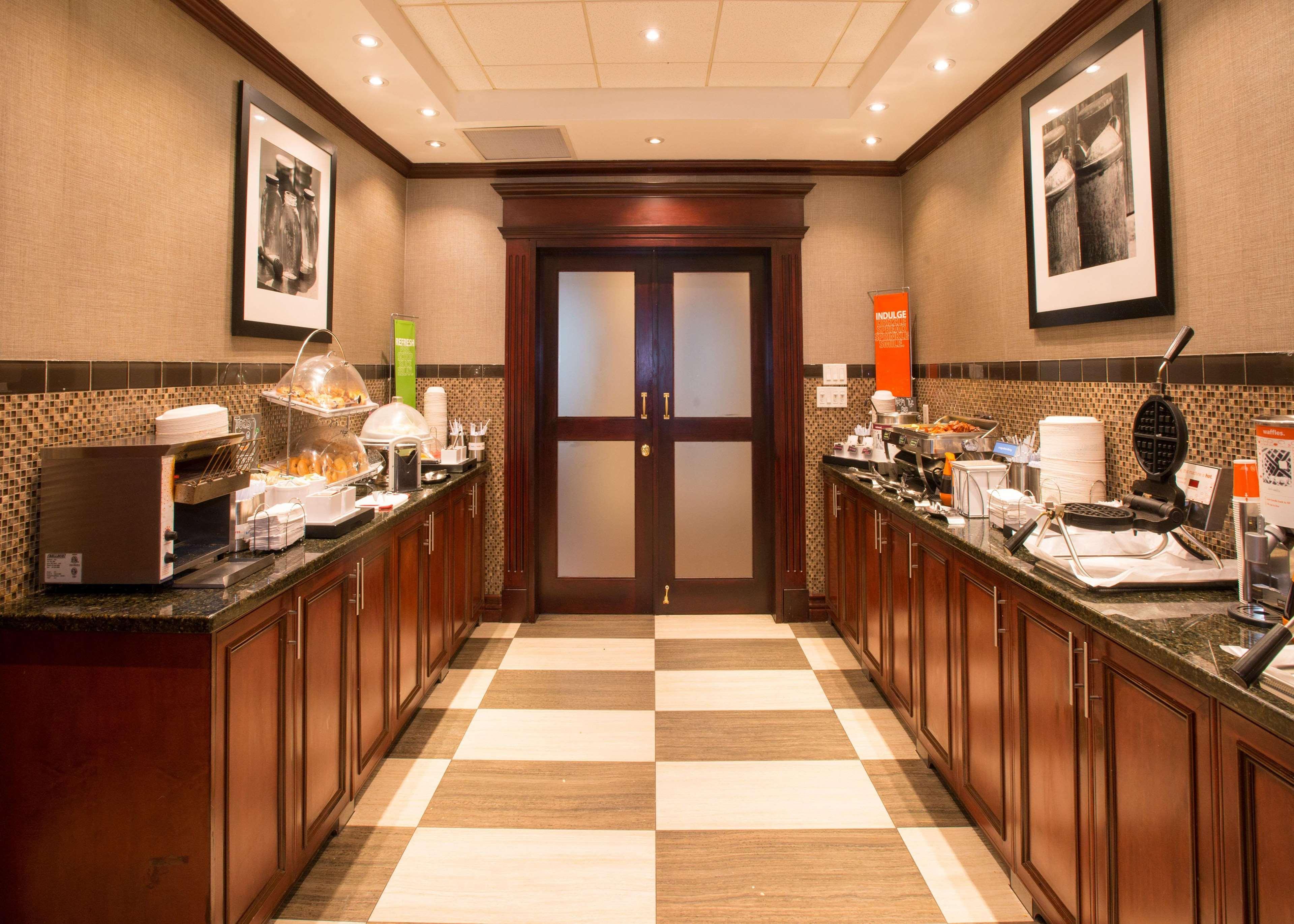 Hampton Inn Toronto-Mississauga West Exteriör bild