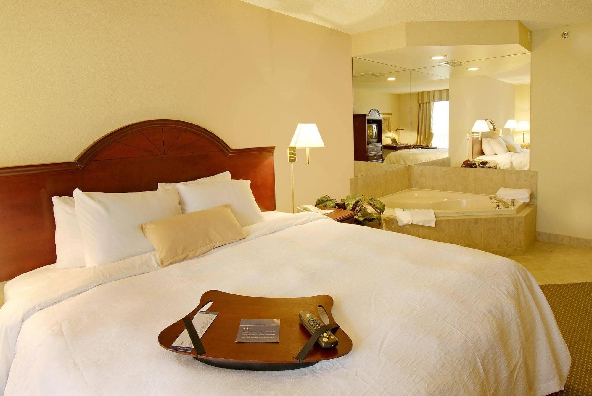 Hampton Inn Toronto-Mississauga West Exteriör bild